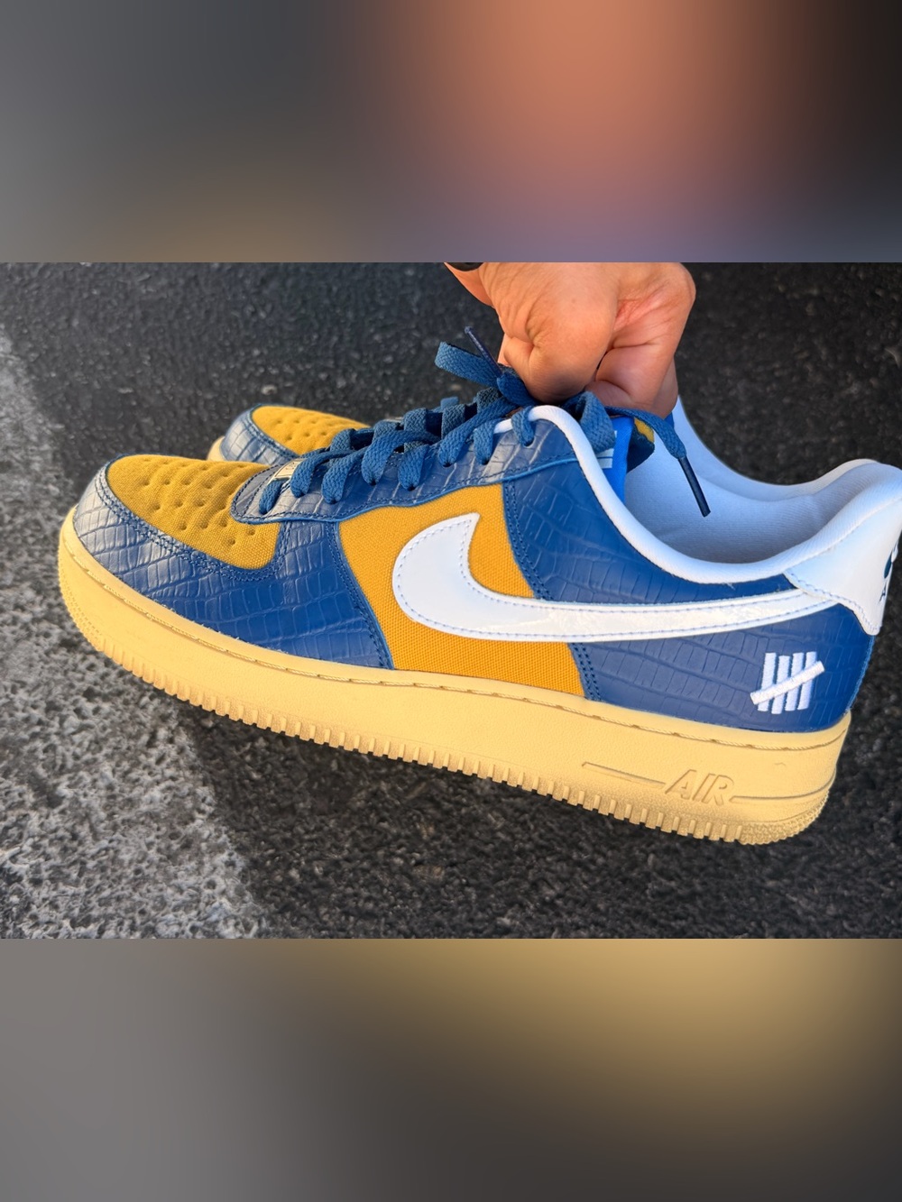 Nike Low-Top Sneakers in Blue, Yellow & White